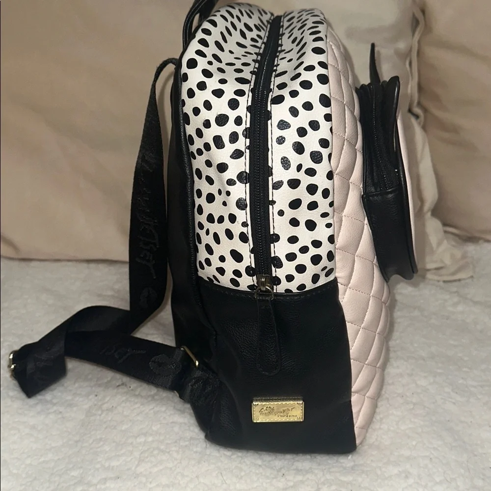 Betsey Johnson adorable quilted